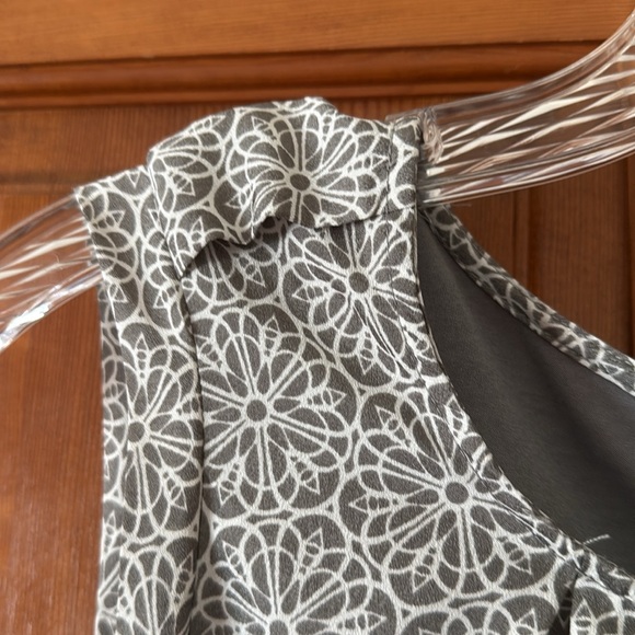 Women’s Top - Picture 3 of 4